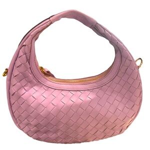 A Bellicci Leather woven lilac handbag crossbody🌹💐